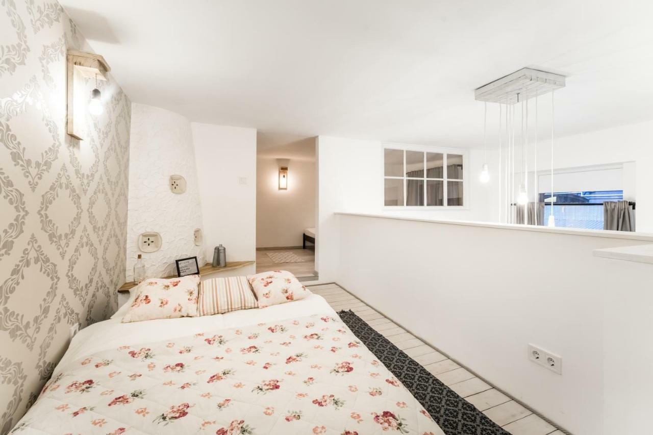 Bpr Vintage Garden Apartment With Terrace & Sauna Boedapest Buitenkant foto