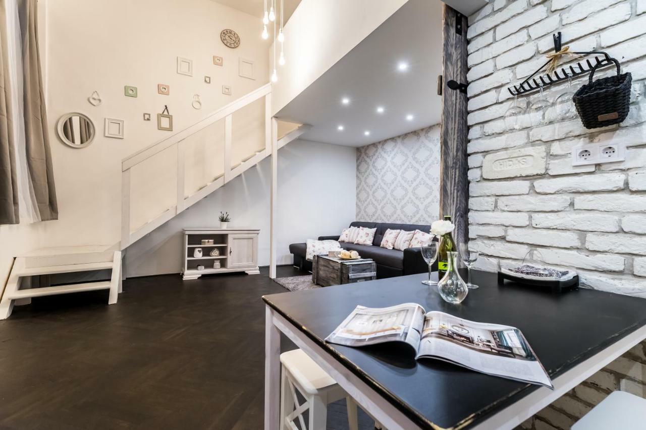 Bpr Vintage Garden Apartment With Terrace & Sauna Boedapest Buitenkant foto